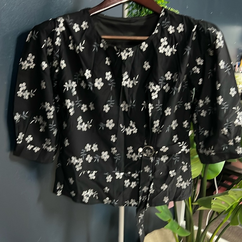 Black small size stretchable blouse